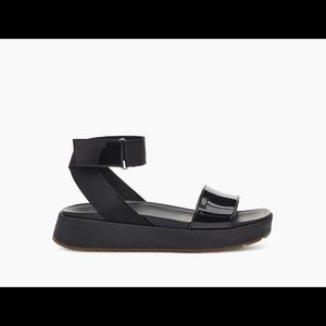 UGG Lennox Sandal with original box
Women’s size 11 but can fit an 11.5